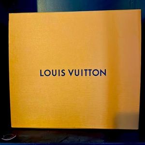 Box Empty. Louis Vuitton. Caja 📦 vacía . Es original. Color Naranja .